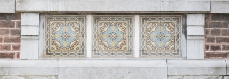 Carreaux de céramique - soubassement fenêtre du niveau inférieur