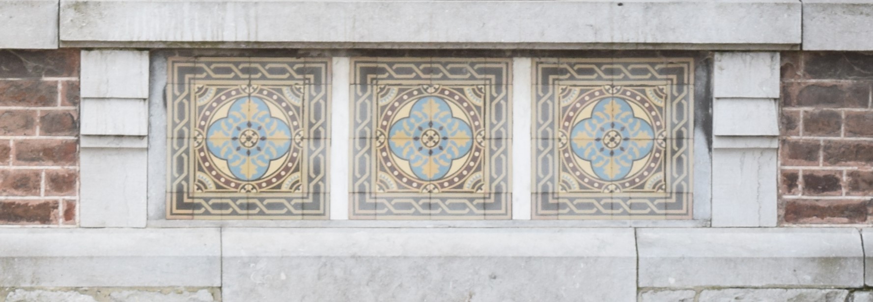 Carreaux de céramique - soubassement fenêtre du niveau inférieur