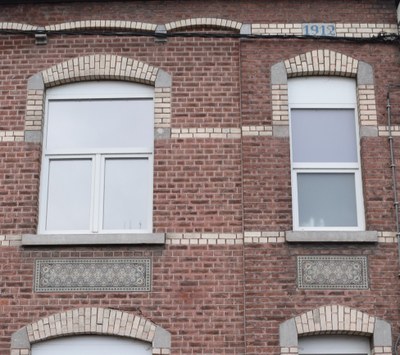 Mosaïque et frises décoratives en céramique