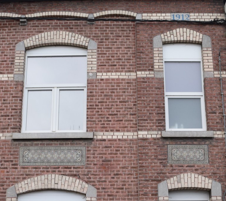Mosaïque et frises décoratives en céramique