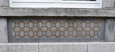 Frise décorative en céramique